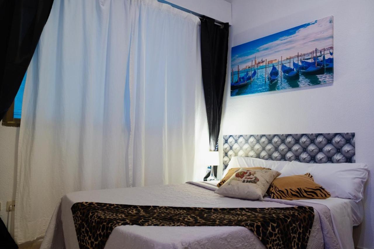 La Reina De Gran Via - Parking Tph Bed & Breakfast Мадрид Екстериор снимка
