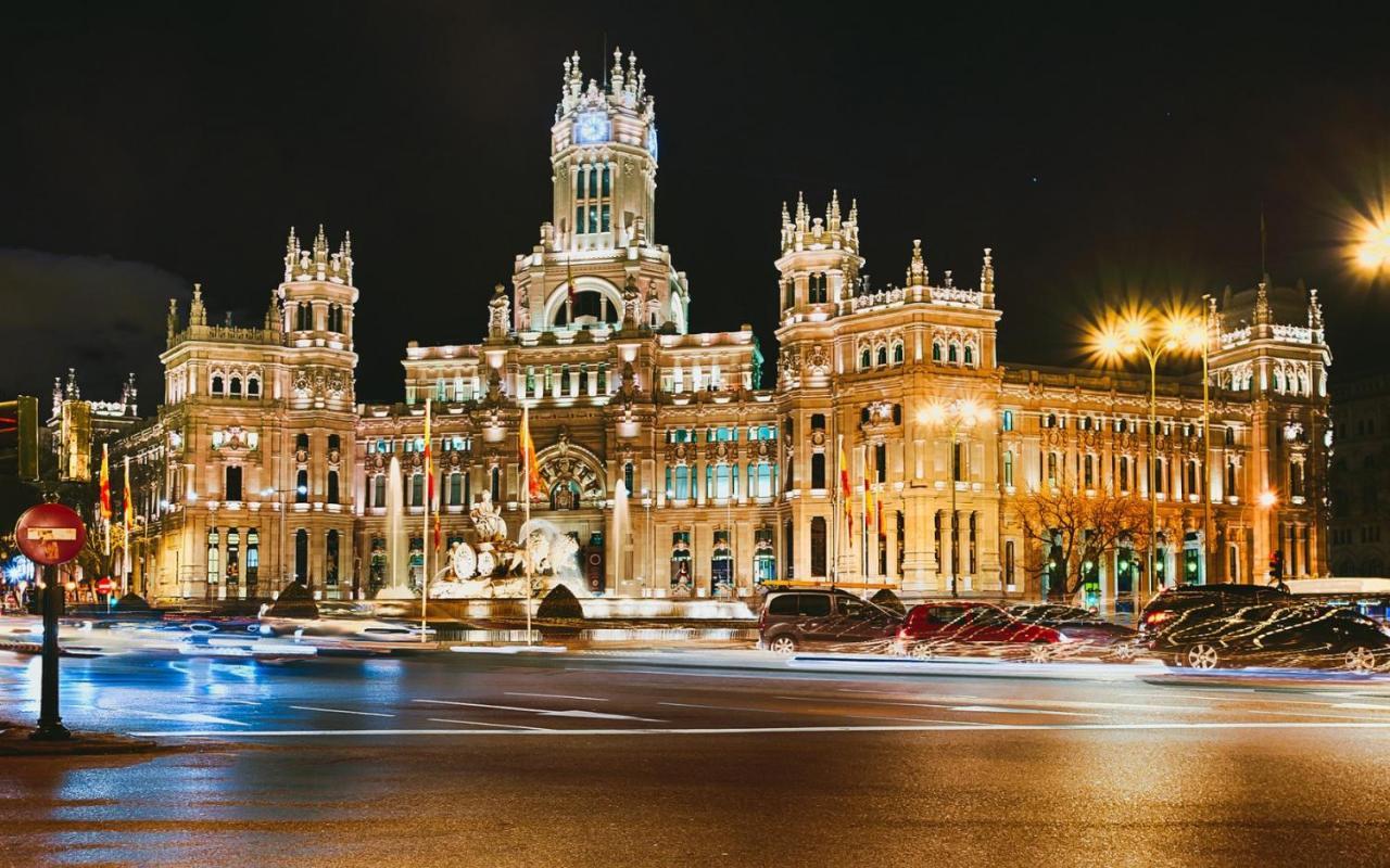 La Reina De Gran Via - Parking Tph Bed & Breakfast Мадрид Екстериор снимка
