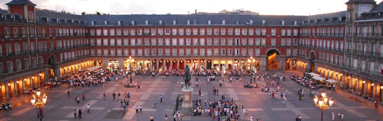 La Reina De Gran Via - Parking Tph Bed & Breakfast Мадрид Екстериор снимка