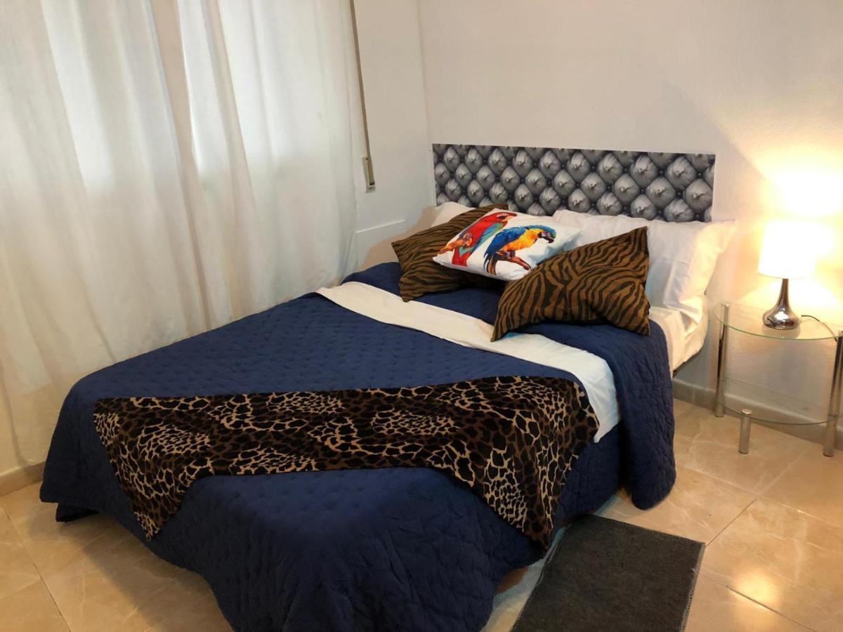 La Reina De Gran Via - Parking Tph Bed & Breakfast Мадрид Екстериор снимка