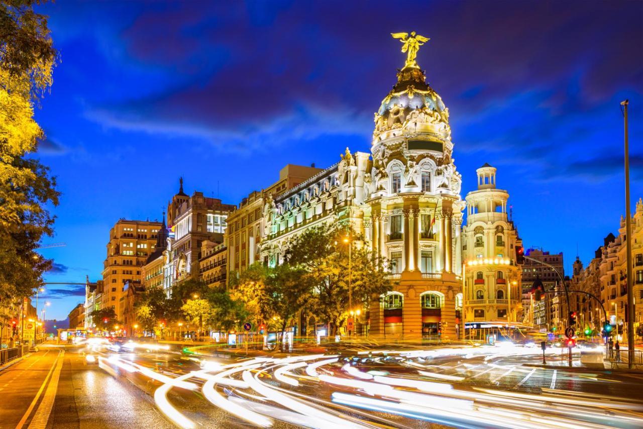 La Reina De Gran Via - Parking Tph Bed & Breakfast Мадрид Екстериор снимка