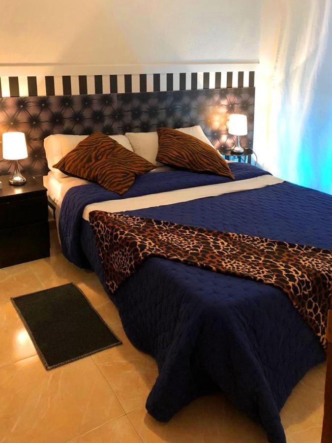 La Reina De Gran Via - Parking Tph Bed & Breakfast Мадрид Екстериор снимка